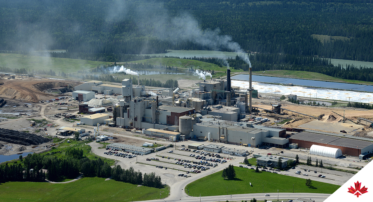 Vue aérienne de l’usine de pâte à Hinton (Alberta)  