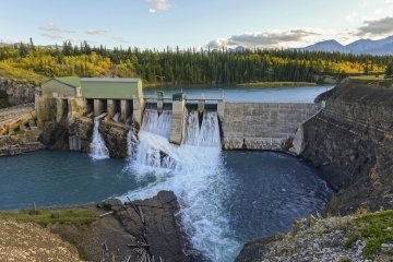 Barrage Horseshoe Falls sur la rivière Bow, contreforts des Rocheuses à l’ouest de Calgary.