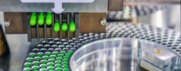 Ligne de production de capsules vertes, industrie pharmaceutique.